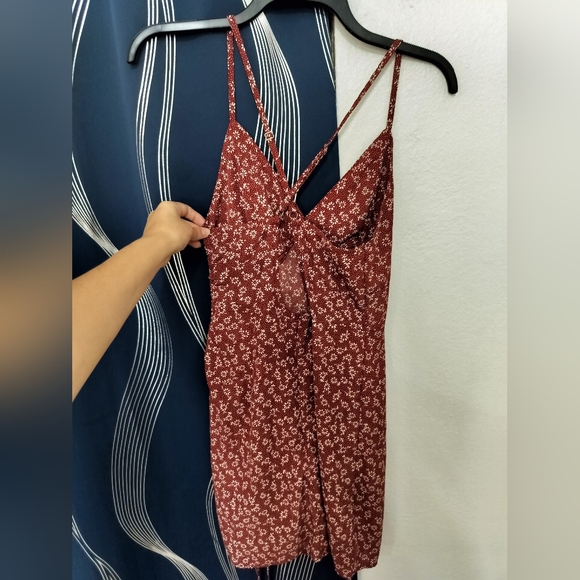 Red Floral Mini Dress Size Medium: M, 6 (V-Neck, Side Gathered, Zaful, Burgundy) - Picture 5 of 7